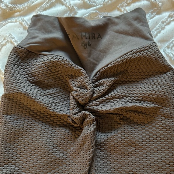 Size small Tahira by KB luxe leggings. - Picture 4 of 10